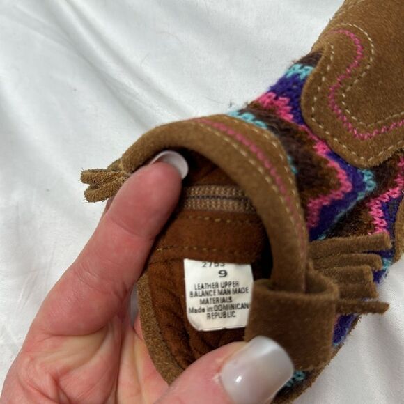Minnetonka Moccasin Leather Ankle Booties. Girl’s Size 9. - Picture 12 of 13